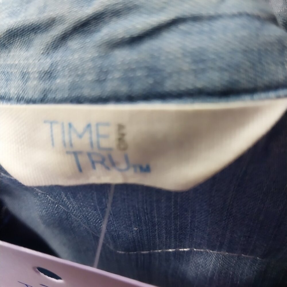 3668 Size Medium Time & True Upcycled Crochet Trim Jean Top. - Picture 8 of 8
